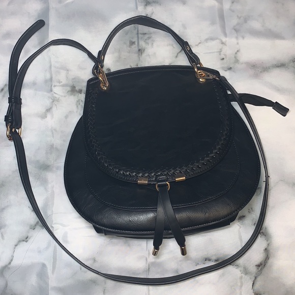 π Black Saddle Crossbody - Picture 3 of 15